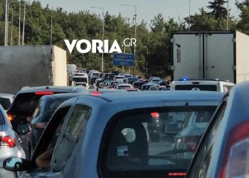 Alldaynews.gr Φωτιά σε ΙΧ στον περιφερειακό δρόμο Θεσσαλονίκης-Χάος στην κυκλοφορία