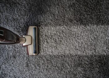 Πώς να πραγματοποιήσετε πλύσιμο χαλιών με λάστιχο