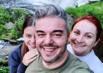 Διακοπές στο εξωτερικό για τον Πέτρο Πολυχρονίδη – Η εμφάνιση με την κόρη του και τη σύζυγό του