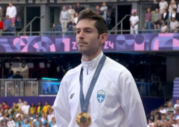 Η μεγάλη στιγμή του Μίλτου Τεντόγλου, η απονομή του χρυσού μεταλλίου