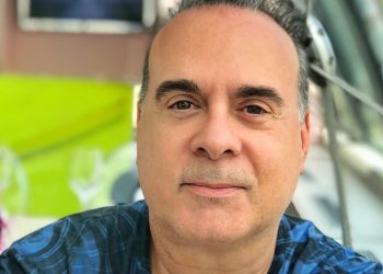 Ο Σεργουλόπουλος απάντησε στον γιό του για το πώς τον έφεραν στον κόσμο: «Με αγάπη, μωρό μου»