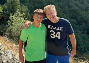 Ραγίζει καρδιές η ανάρτηση του Άκη Σκέρτσου για τον γιο του: «Σε θαυμάζω, είσαι μαχητής»