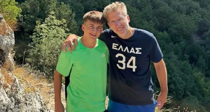 Alldaynews.gr Ραγίζει καρδιές η ανάρτηση του Άκη Σκέρτσου για τον γιο του: «Σε θαυμάζω, είσαι μαχητής»