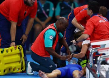 Σοκ με κολυμβήτρια στους Ολυμπιακούς – Κατέρρευσε μόλις βγήκε από την πισίνα(βιντεο)