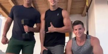 Alldaynews.gr Στέφανος Κασσελάκης-Τάιλερ Μακμπέθ: Χτίζουν κορμί για το γαμπριάτικο κοστούμι – Σκληρή προπόνηση λίγα 24ωρα πριν τον γάμο τους στα Χανιά