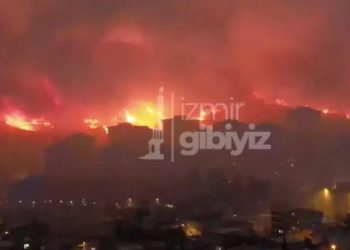 EKTAKTO – Καίγεται η Σμύρνη – Σε κατοικημένες περιοχές η φωτιά – Πέπλο μαύρου καπνού παντού