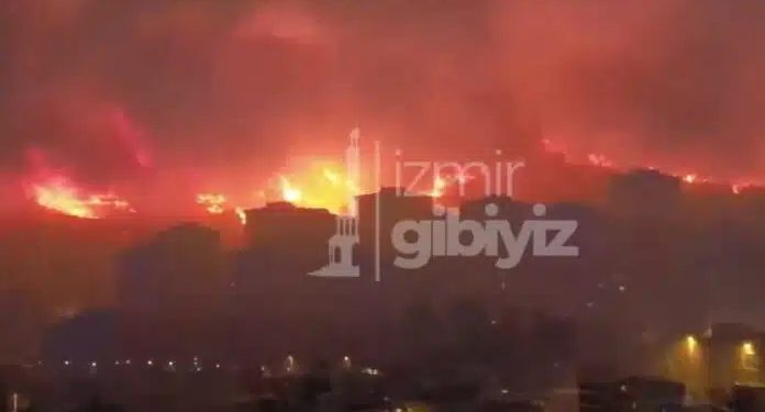 Alldaynews.gr EKTAKTO – Καίγεται η Σμύρνη – Σε κατοικημένες περιοχές η φωτιά – Πέπλο μαύρου καπνού παντού