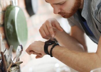 Τι να κάνω όταν το ρολόι μου χάνει λεπτά: Αιτίες και Λύσεις