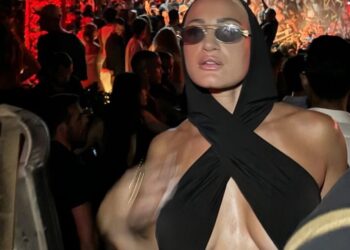 Τις «έσβησε» όλες: Η άκρως αποκαλυπτική εμφάνιση της Ιωάννας Τούνη στη Μύκονο