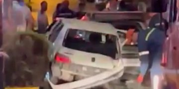 ΠΡΙΝ ΑΠΟ ΛΙΓΟ: Σφοδρό τροχαίο ατύχημα με εμπλοκή 4 οχημάτων (video)