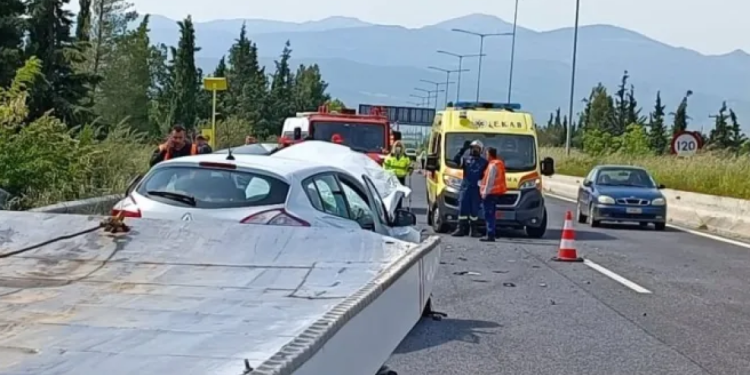 Καραμπόλα τεσσάρων οχημάτων στην εθνική οδό Αθηνών – Κορίνθου,