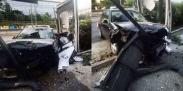 Alldaynews.gr Σφοδρό τροχαίο στην Κηφισίας: ΙΧ «καρφώθηκε» σε στάση λεωφορείου! (φωτο, video)