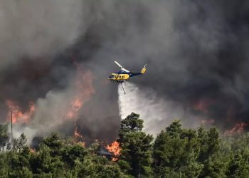 Φωτιά στον Βαρνάβα: Εκκενώθηκαν Ροδόπολη, Αμυγδαλέζα Σταμάτας και Γραμματικό