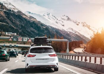 Καλό Ταξίδι με Αυτοκίνητο: Προετοιμασία και Συμβουλές για Ασφάλεια και Άνεση