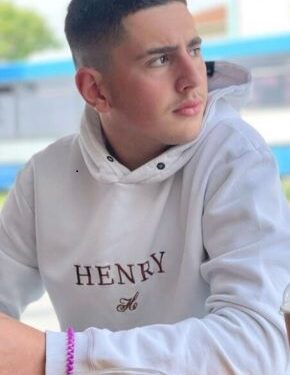 Alldaynews.gr «Δεν με ενδιαφέρει τι θα κάνουν. Το παιδί μου το φέρνω με φωτογραφία εδώ. Κανείς δεν είχε δικαίωμα να το πάρει. Κανένας!»