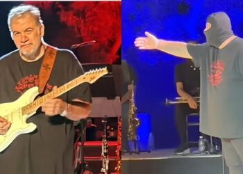 Σείστηκε η σκηνή, σηκώθηκαν όλοι όρθιοι να τον χειροκροτήσουν: Η στιγμή που ο Σταρόβας ανεβαίνει στη σκηνή μετά το εγκεφαλικό