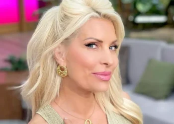 Alldaynews.gr “Η Ελένη Μενεγάκη αποκαλύπτει: «Έκανα παιδί στα 45 και νιώθω πιο δυνατή από ποτέ!»