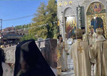 Ρίγη συγκίνησης στην Εύβοια: Πλήθος πιστών για τα 100 χρόνια του Οσίου Ιωάννη του Ρώσσου