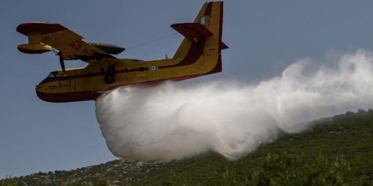 Alldaynews.gr Συναγερμός στην πυροσβεστική: Μεγάλη φωτιά τώρα στις Λιβανάτες