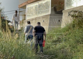 Alldaynews.gr Θρίλερ με 68χρονο που βρέθηκε δολοφονημένος στο σπίτι του – Έχει προσαχθεί η σύζυγός του