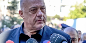 Alldaynews.gr Παρέμβαση εισαγγελέα για την προτροπή Μπέου “να μαυρίσουν στο ξύλο” υπαλλήλους του ΟΛΒ