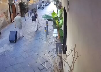 Βίντεο – σοκ: Τουρίστρια χτυπήθηκε από άγαλμα στο κεφάλι και πέθανε