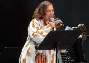 «Όλοι σε φωνάζαν αρχηγό»: Η συγκλονιστική εμφάνιση της Χαρούλας Αλεξίου στο Καλλιμάρμαρο