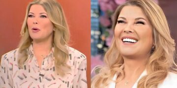 Τα καλύτερα στιγμιότυπα για τη Σοφία Αλιμπέρτη: Με το μαγιό της πάνω σε σκάφος στο αγαπημένο της νησί