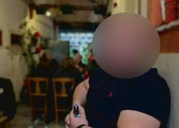 Alldaynews.gr Η σύζυγος του αστυνομικού που αυτοκτόνησε περιγράφει τις τελευταίες στιγμές του: «Μου είπε θα δω τι θα κάνω και έγινε αυτό που έγινε»
