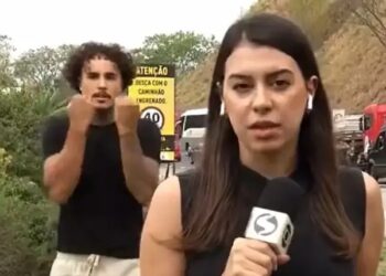 Influencer άρχισε να χορεύει μπροστά σε τροχαίο με νεκρούς