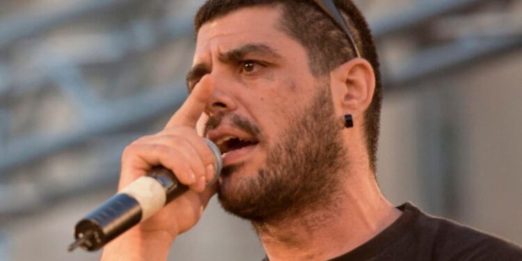 Alldaynews.gr «Σιγά μην κλάψω, σιγά μη φοβηθώ»: 12 χρόνια από τη δολοφονία του Παύλου Φύσσα