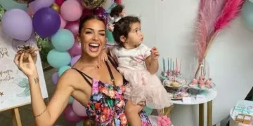 Alldaynews.gr Συγκινημένη η Ελένη Χατζίδου με την κόρη της: «Τι καλό έκανα για να μου στείλει εσένα ο Θεός;»