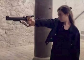 Σάλος στην Ευρώπη! Μουσουλμάνα πολιτικός πυροβόλησε εικόνα της Παναγίας