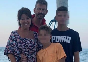 Alldaynews.gr Ανατpοπή με την τριπλή δολοφονία: Ο 17χρονος σκóτωσε πατέρα, μητέρα και τον 12χρονο αδερφό του