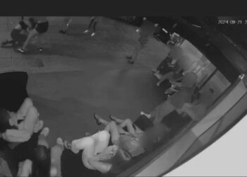 Alldaynews.gr Σοκάρει ο λόγος του ξυλοδαρμού της 14χρονης στη Γλυφάδα – «Ήθελαν να την αφήσουν λιπόθυμη από το ξύλο – Ο πατέρας της δράστιδος, της έδινε εύσημα»