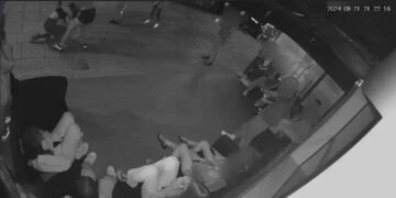 Σοκάρει ο λόγος του ξυλοδαρμού της 14χρονης στη Γλυφάδα – «Ήθελαν να την αφήσουν λιπόθυμη από το ξύλο – Ο πατέρας της δράστιδος, της έδινε εύσημα»