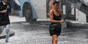 Καιρός: Ζέστη και υγρασία στη μισή Ελλάδα – Φθινοπωρινός ο καιρός στην υπόλοιπη – Τι έρχεται