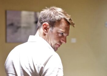 Εμφανίστηκε ο Στέφανος Κασσελάκης και δηλώνει: «Δεν πάω πουθενά»