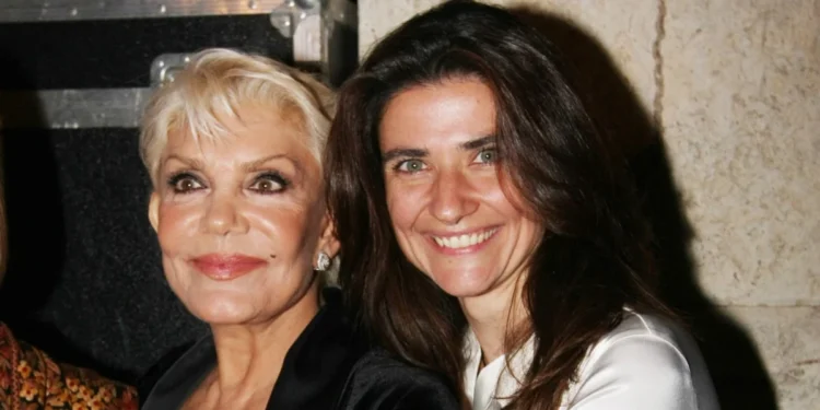 Alldaynews.gr Δύσκολες ώρες για την Μαρινέλλα – Αuτή είναι η κόρη της που δεν φεύγει λεπτό από το πλευρό της