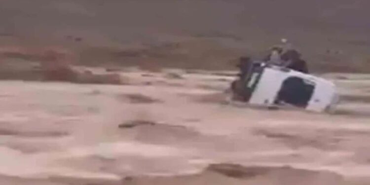 Κακοκαιρία: Χείμαρρος παρέσυρε λεωφορείο – Τραγικός απολογισμός με 10 νεκρούς και 7 αγνοούμενους (video)