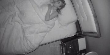 Αποζημίωση μαμούθ σε 28χρονη πανέμορφη νταντά που ο εργοδότης της την κατέγραφε με κρυφή κάμερα