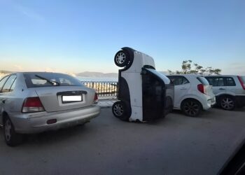 Παρκάρισμα για όσκαρ: Το αυτοκίνητο βρέθηκε κατακόρυφα!
