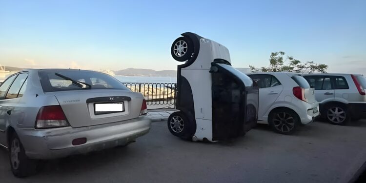 Alldaynews.gr Παρκάρισμα για όσκαρ: Το αυτοκίνητο βρέθηκε κατακόρυφα!