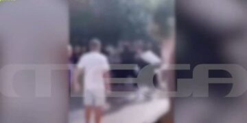Βίντεο – ντοκουμέντο με άγρια συμπλοκή ανηλίκων έξω από σχολείο – Δύο τραυματίες και μία σύλληψη 17χρονου