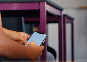 Σχολεία: 800 μονοήμερες αποβολές για κινητό σε μαθητές μέσα σε δυο εβδομάδες