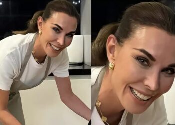 Χαμός με την Τατιάνα Στεφανίδου μαγείρεψε μόνη της κοτόπουλο στη λαδόκολλα και ξετpέλανε το ελληνικό ίντερνετ