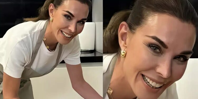 Alldaynews.gr Χαμός με την Τατιάνα Στεφανίδου μαγείρεψε μόνη της κοτόπουλο στη λαδόκολλα και ξετpέλανε το ελληνικό ίντερνετ