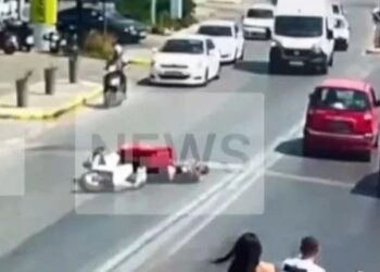 18χρονος οδηγός αυτοκινήτου παρέσυρε ντελιβερά και τον εγκατέλειψε – Επιχείρησε να φύγει από το νησί – Δείτε βίντεο