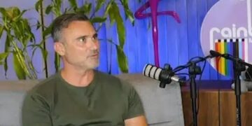 Alldaynews.gr Γιώργος Καπουτζίδης: «Έχει κι άλλους γκέι ο χώρος; Νόμιζα πως μόνο εγώ και ο Φώτης είμαστε»