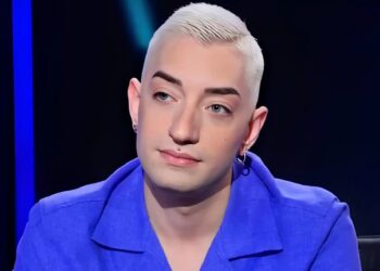 Alldaynews.gr Κατινάκης: «Διευθύντρια γυμνασίου είπε στη μητέρα μου να μου πει να μην είμαι τόσο κουνιστός»